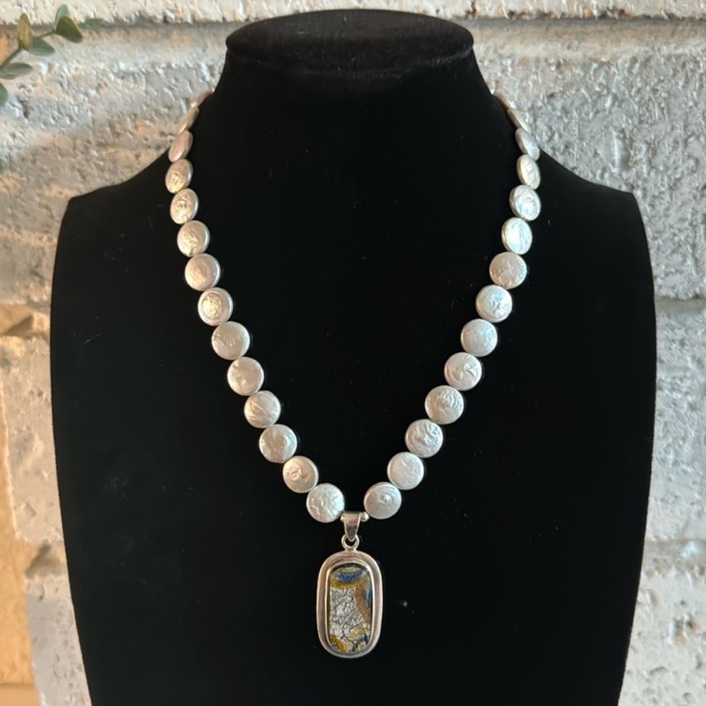 NWOT Mother of Pearl Necklace with Art Glass Pendant